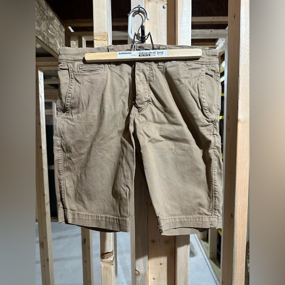 American Eagle Men’s Khaki Shorts 32x9 Slim Great condition